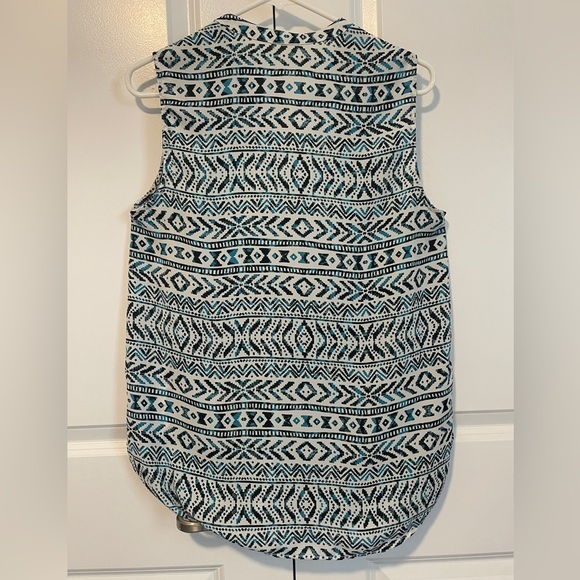 Aztec Print Sleeveless Top - Picture 2 of 7